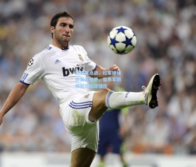 澳客足彩网站_欧冠焦点战，红军锋线折翼圣西罗，蓝黑军团精锐尽出迎强敌